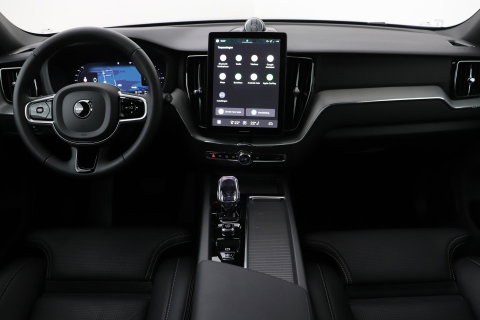 Volvo XC60 T8 Ultra Black Edition | Luchtvering | Bowers&Wilkins | Panoramadak | 360° Camera | Massage+Ventilatie | Head-Up | Trekhaak | BLIS | 21 Inch