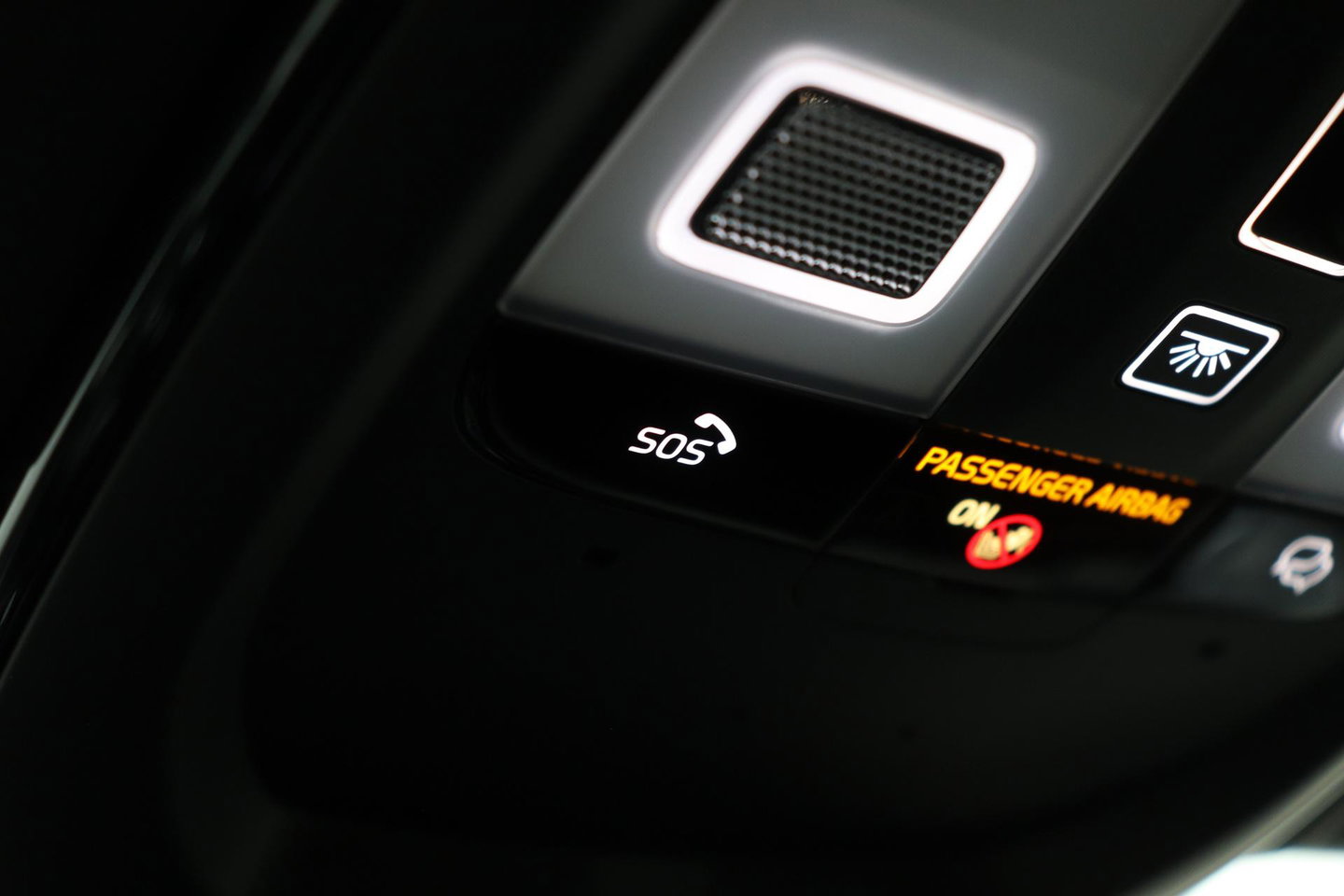 Volvo XC60 T8 Ultra Black Edition | Luchtvering | Bowers&Wilkins | Panoramadak | 360° Camera | Massage+Ventilatie | Head-Up | Trekhaak | BLIS | 21 Inch