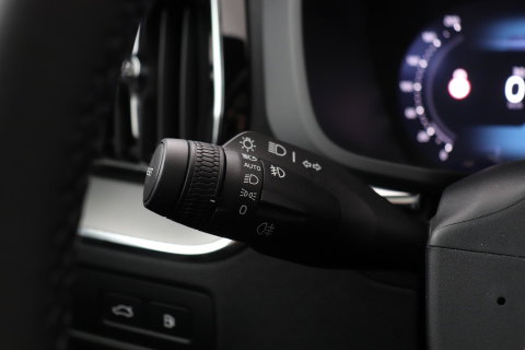 Volvo XC60 T8 Ultra Black Edition | Luchtvering | Bowers&Wilkins | Panoramadak | 360° Camera | Massage+Ventilatie | Head-Up | Trekhaak | BLIS | 21 Inch