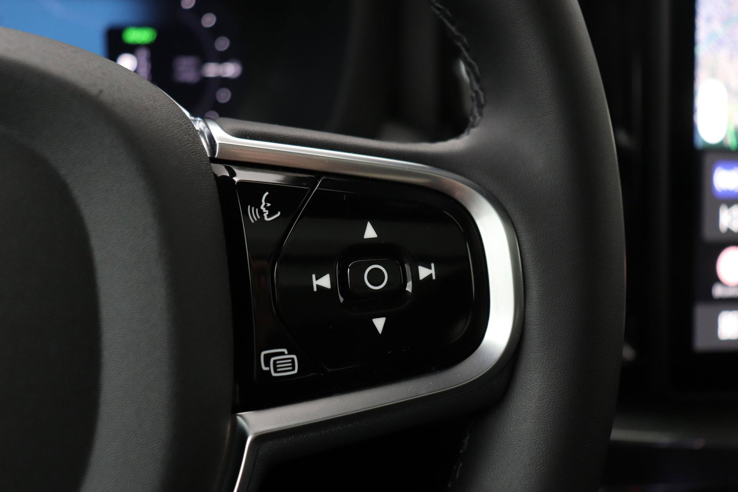 Volvo XC60 T8 Ultra Black Edition | Luchtvering | Bowers&Wilkins | Panoramadak | 360° Camera | Massage+Ventilatie | Head-Up | Trekhaak | BLIS | 21 Inch