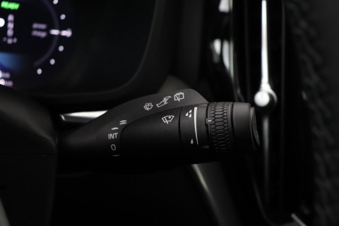 Volvo XC60 T8 Ultra Black Edition | Luchtvering | Bowers&Wilkins | Panoramadak | 360° Camera | Massage+Ventilatie | Head-Up | Trekhaak | BLIS | 21 Inch