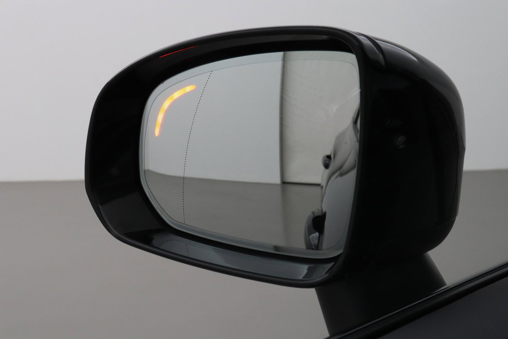 Volvo XC60 T8 Ultra Black Edition | Luchtvering | Bowers&Wilkins | Panoramadak | 360° Camera | Massage+Ventilatie | Head-Up | Trekhaak | BLIS | 21 Inch