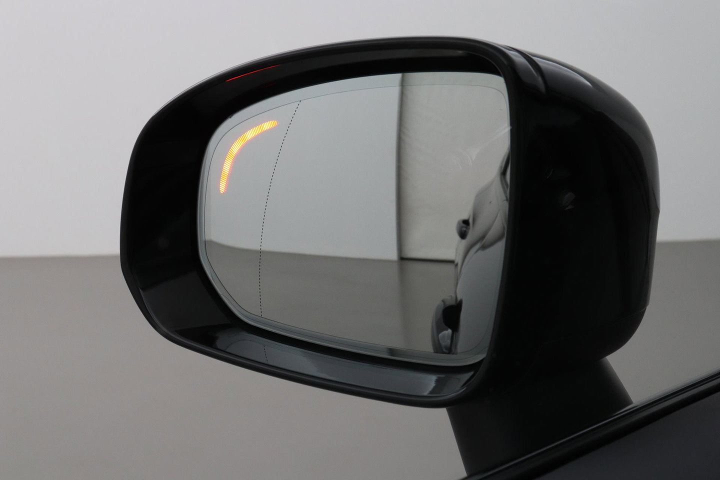 Volvo XC60 T8 Ultra Black Edition | Luchtvering | Bowers&Wilkins | Panoramadak | 360° Camera | Massage+Ventilatie | Head-Up | Trekhaak | BLIS | 21 Inch