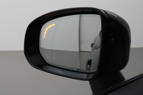 Volvo XC60 T8 Ultra Black Edition | Luchtvering | Bowers&Wilkins | Panoramadak | 360° Camera | Massage+Ventilatie | Head-Up | Trekhaak | BLIS | 21 Inch