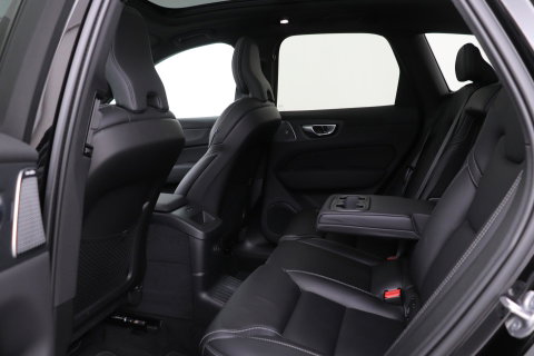 Volvo XC60 T8 Ultra Black Edition | Luchtvering | Bowers&Wilkins | Panoramadak | 360° Camera | Massage+Ventilatie | Head-Up | Trekhaak | BLIS | 21 Inch