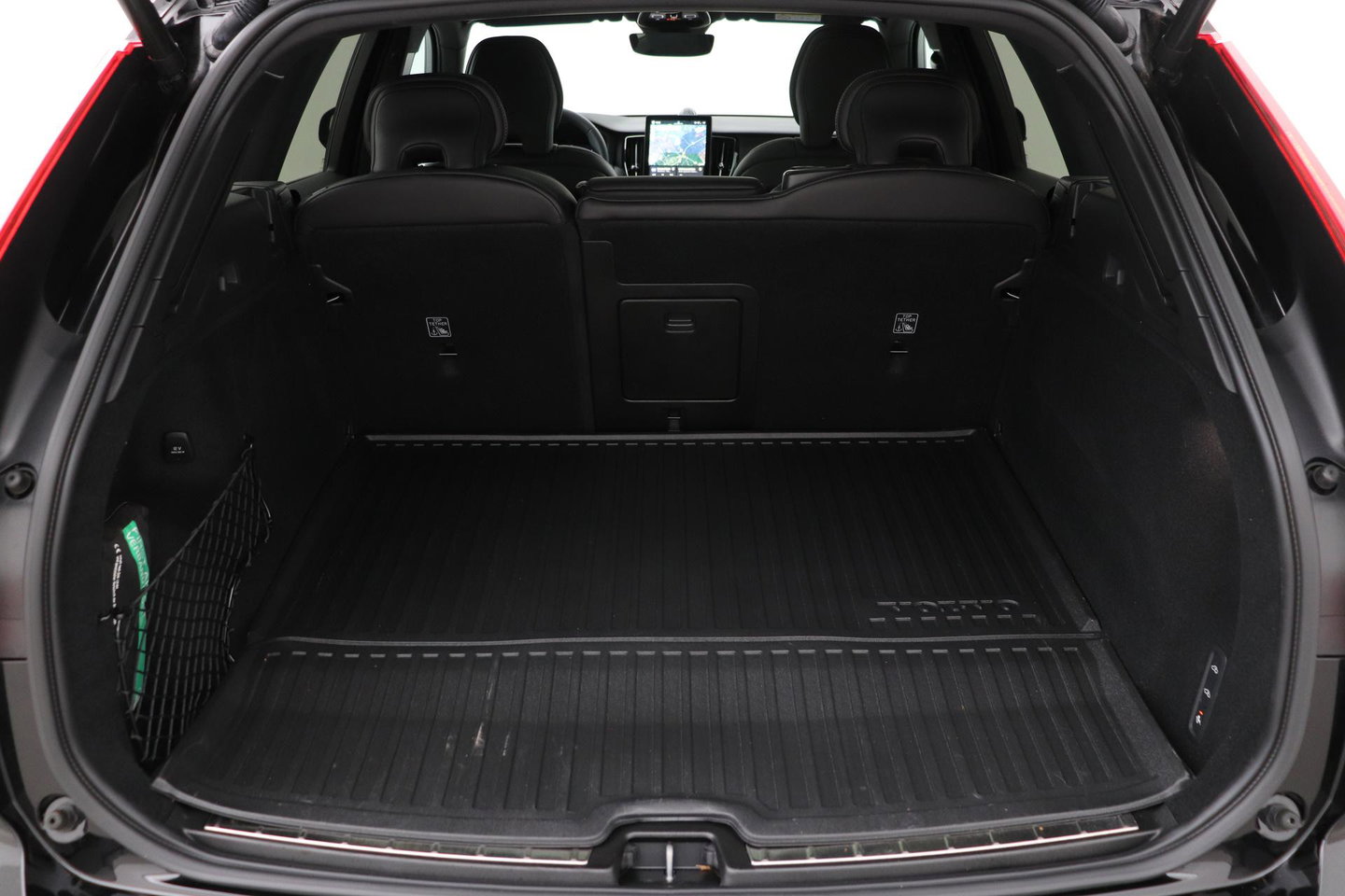 Volvo XC60 T8 Ultra Black Edition | Luchtvering | Bowers&Wilkins | Panoramadak | 360° Camera | Massage+Ventilatie | Head-Up | Trekhaak | BLIS | 21 Inch