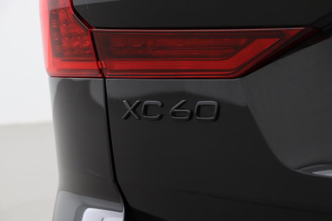 Volvo XC60 T8 Ultra Black Edition | Luchtvering | Bowers&Wilkins | Panoramadak | 360° Camera | Massage+Ventilatie | Head-Up | Trekhaak | BLIS | 21 Inch