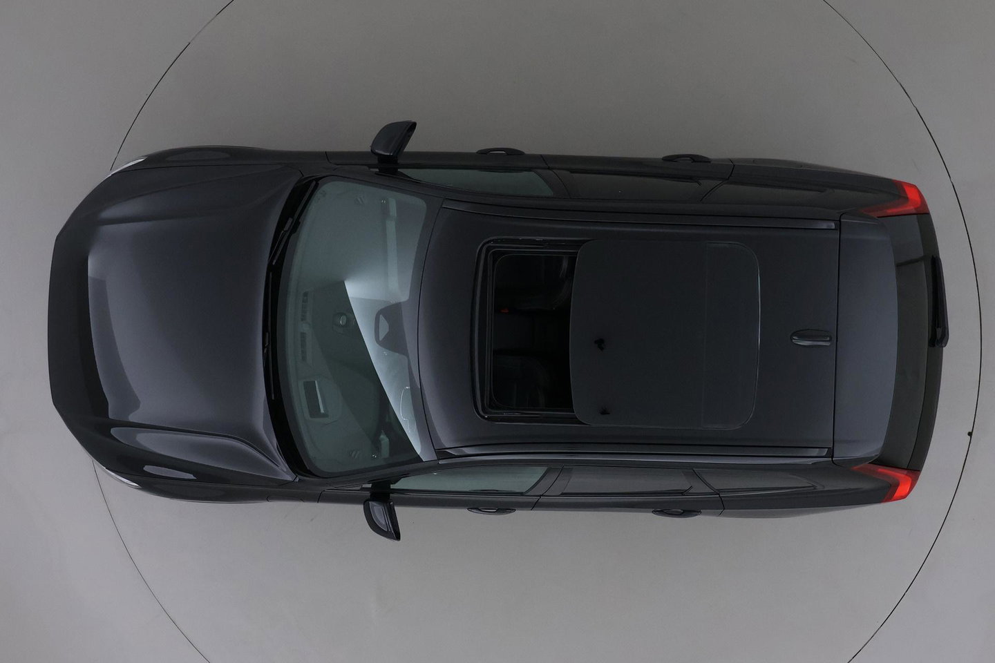 Volvo XC60 T8 Ultra Black Edition | Luchtvering | Bowers&Wilkins | Panoramadak | 360° Camera | Massage+Ventilatie | Head-Up | Trekhaak | BLIS | 21 Inch