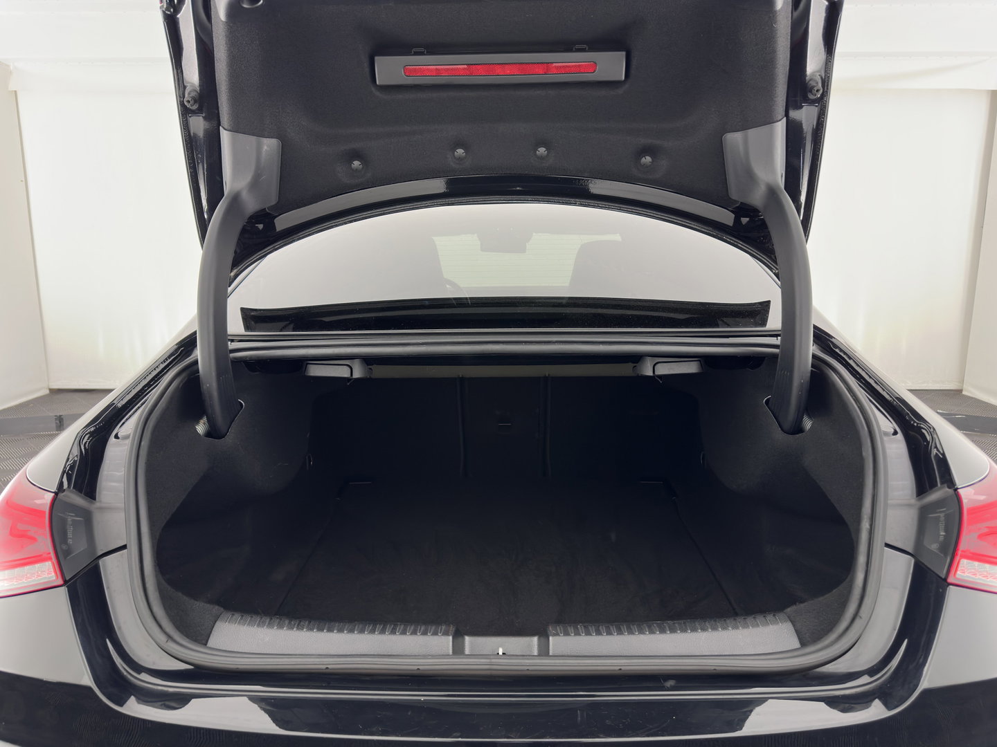 Mercedes-Benz CLA-Klasse 200 Business Solution AMG (INCL.BTW) Aut. *LEATHER-MICROFIBRE | FULL-LED | HEATED-SPORTSEATS | AMBIENT-LIGHT | DIGI-COCKPIT | DAB+ | NAVI-FULLMAP | CAMERA | PRIVACYGLASS | SHIFTPADDLES | 18''ALU*