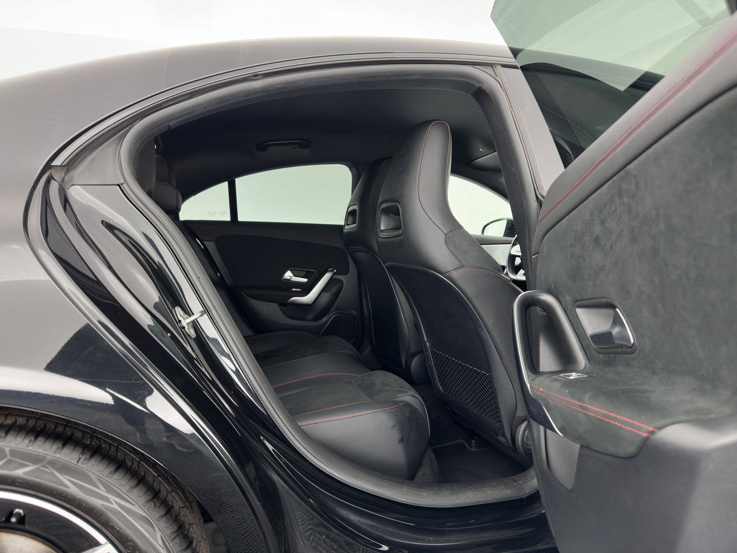Mercedes-Benz CLA-Klasse 200 Business Solution AMG (INCL.BTW) Aut. *LEATHER-MICROFIBRE | FULL-LED | HEATED-SPORTSEATS | AMBIENT-LIGHT | DIGI-COCKPIT | DAB+ | NAVI-FULLMAP | CAMERA | PRIVACYGLASS | SHIFTPADDLES | 18''ALU*