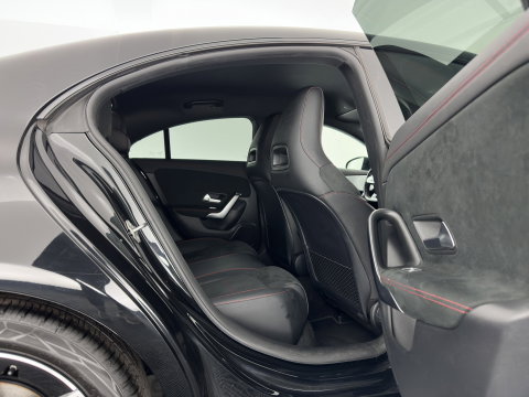 Mercedes-Benz CLA-Klasse 200 Business Solution AMG (INCL.BTW) Aut. *LEATHER-MICROFIBRE | FULL-LED | HEATED-SPORTSEATS | AMBIENT-LIGHT | DIGI-COCKPIT | DAB+ | NAVI-FULLMAP | CAMERA | PRIVACYGLASS | SHIFTPADDLES | 18''ALU*