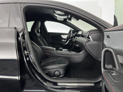 Mercedes-Benz CLA-Klasse 200 Business Solution AMG (INCL.BTW) Aut. *LEATHER-MICROFIBRE | FULL-LED | HEATED-SPORTSEATS | AMBIENT-LIGHT | DIGI-COCKPIT | DAB+ | NAVI-FULLMAP | CAMERA | PRIVACYGLASS | SHIFTPADDLES | 18''ALU*