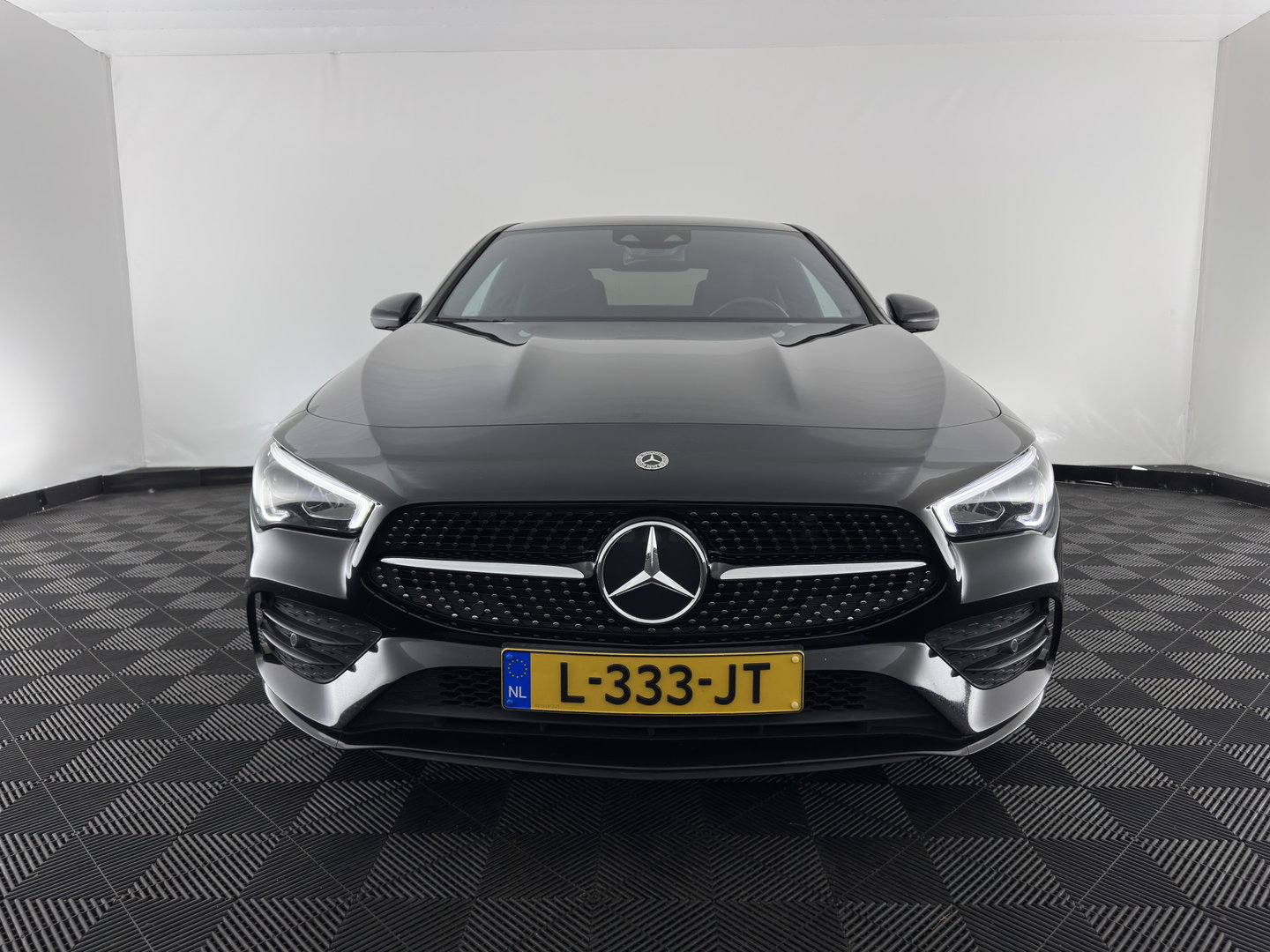 Mercedes-Benz CLA-Klasse 200 Business Solution AMG (INCL.BTW) Aut. *LEATHER-MICROFIBRE | FULL-LED | HEATED-SPORTSEATS | AMBIENT-LIGHT | DIGI-COCKPIT | DAB+ | NAVI-FULLMAP | CAMERA | PRIVACYGLASS | SHIFTPADDLES | 18''ALU*