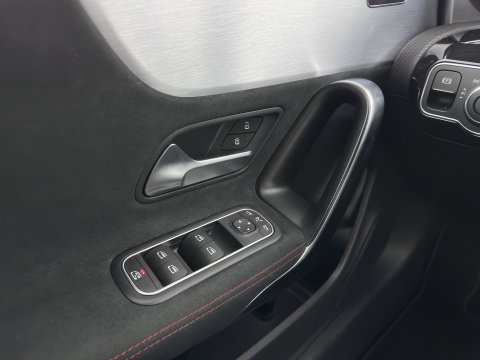 Mercedes-Benz CLA-Klasse 200 Business Solution AMG (INCL.BTW) Aut. *LEATHER-MICROFIBRE | FULL-LED | HEATED-SPORTSEATS | AMBIENT-LIGHT | DIGI-COCKPIT | DAB+ | NAVI-FULLMAP | CAMERA | PRIVACYGLASS | SHIFTPADDLES | 18''ALU*