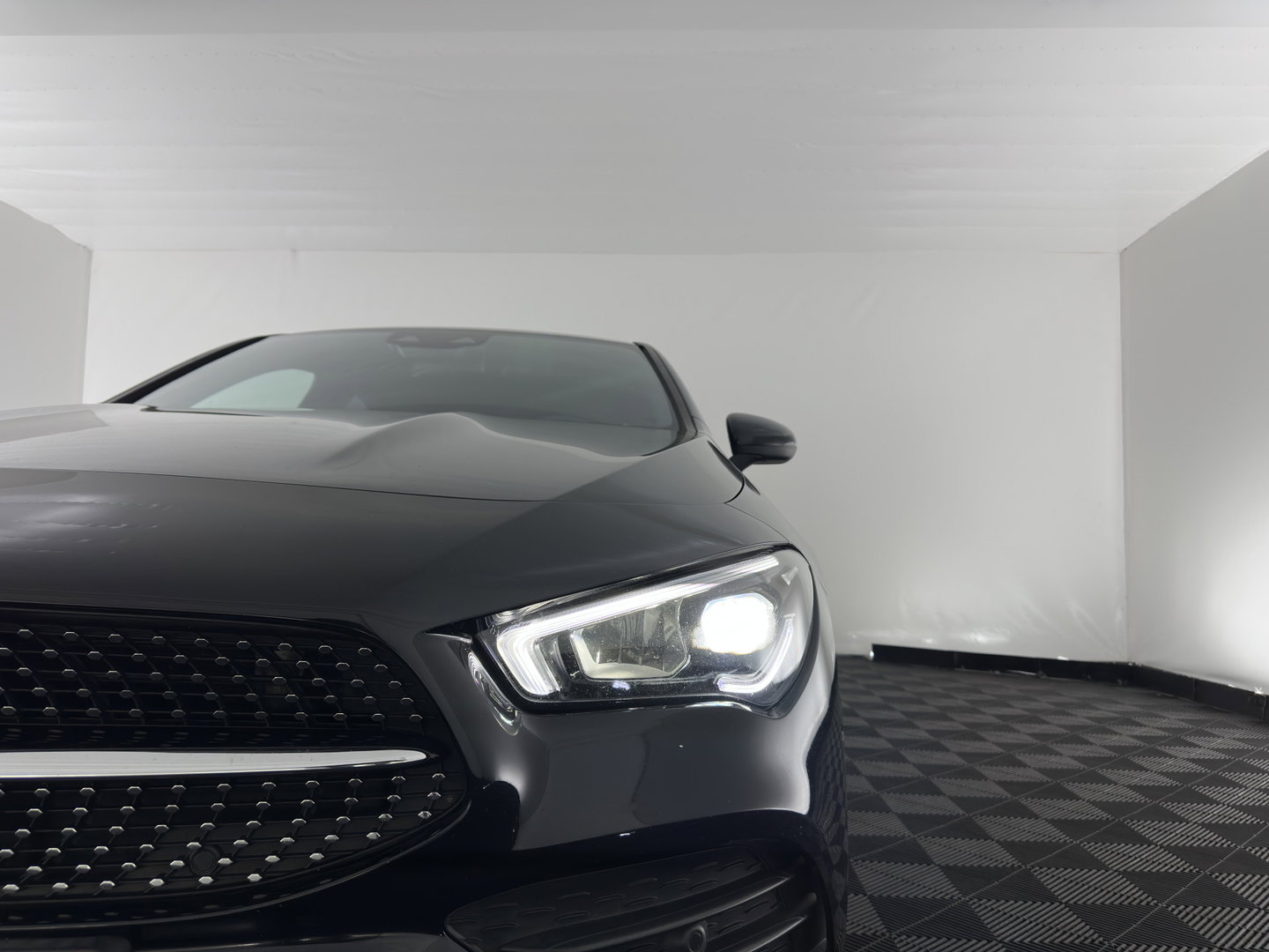 Mercedes-Benz CLA-Klasse 200 Business Solution AMG (INCL.BTW) Aut. *LEATHER-MICROFIBRE | FULL-LED | HEATED-SPORTSEATS | AMBIENT-LIGHT | DIGI-COCKPIT | DAB+ | NAVI-FULLMAP | CAMERA | PRIVACYGLASS | SHIFTPADDLES | 18''ALU*