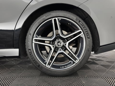 Mercedes-Benz CLA-Klasse 200 Business Solution AMG (INCL.BTW) Aut. *LEATHER-MICROFIBRE | FULL-LED | HEATED-SPORTSEATS | AMBIENT-LIGHT | DIGI-COCKPIT | DAB+ | NAVI-FULLMAP | CAMERA | PRIVACYGLASS | SHIFTPADDLES | 18''ALU*