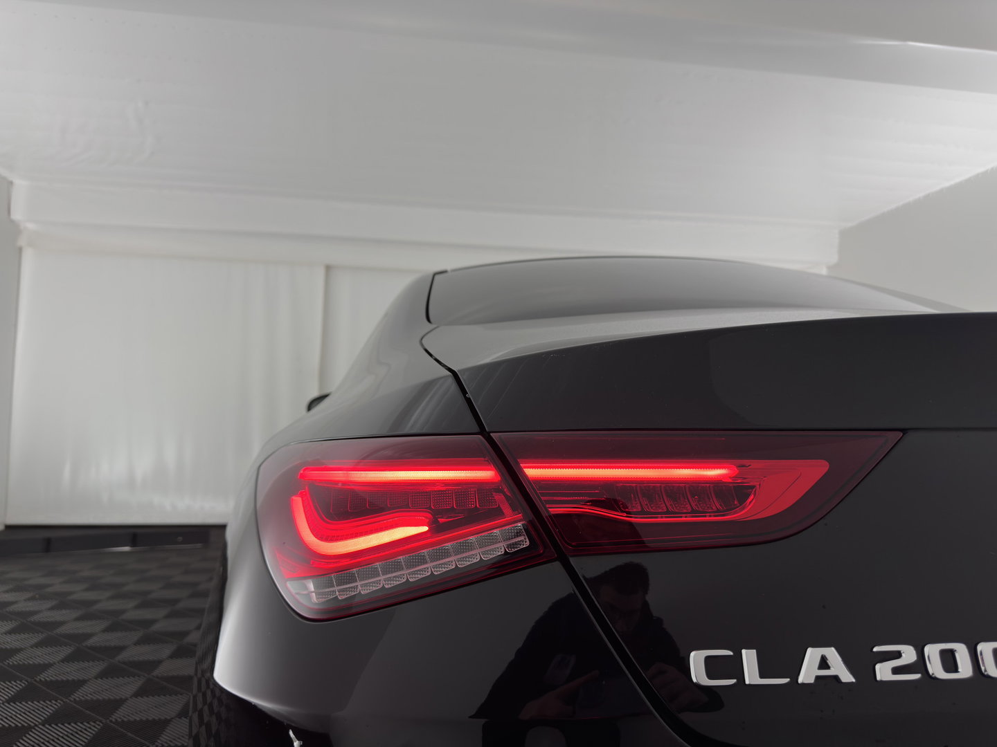 Mercedes-Benz CLA-Klasse 200 Business Solution AMG (INCL.BTW) Aut. *LEATHER-MICROFIBRE | FULL-LED | HEATED-SPORTSEATS | AMBIENT-LIGHT | DIGI-COCKPIT | DAB+ | NAVI-FULLMAP | CAMERA | PRIVACYGLASS | SHIFTPADDLES | 18''ALU*