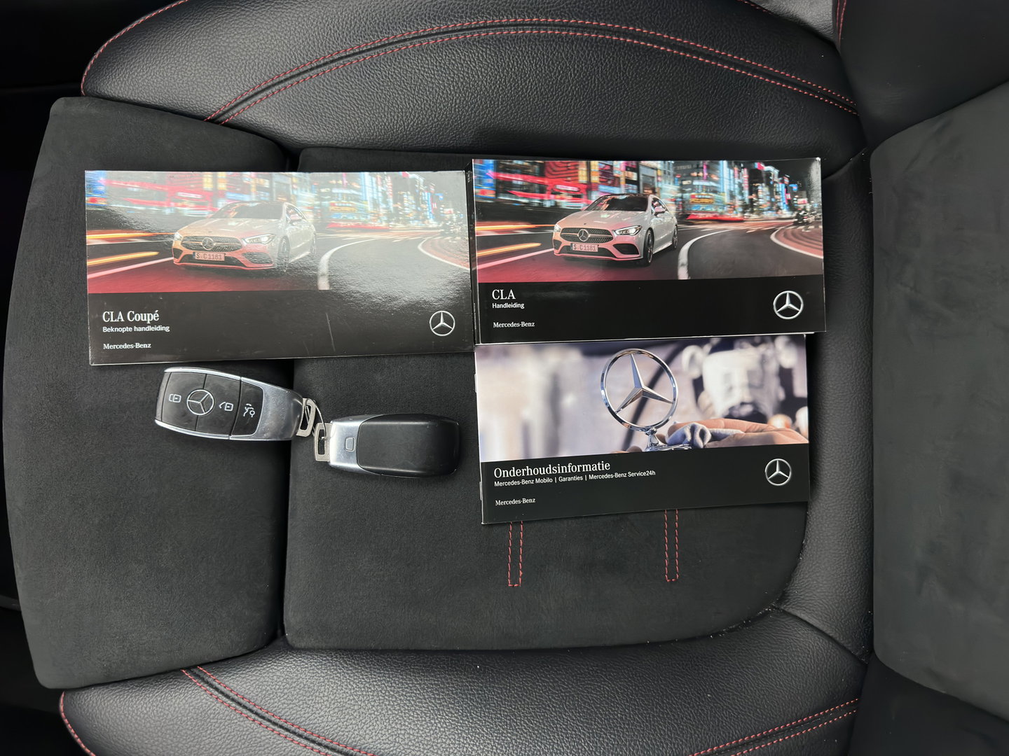 Mercedes-Benz CLA-Klasse 200 Business Solution AMG (INCL.BTW) Aut. *LEATHER-MICROFIBRE | FULL-LED | HEATED-SPORTSEATS | AMBIENT-LIGHT | DIGI-COCKPIT | DAB+ | NAVI-FULLMAP | CAMERA | PRIVACYGLASS | SHIFTPADDLES | 18''ALU*
