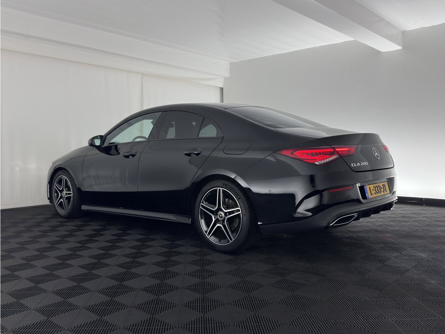 Mercedes-Benz CLA-Klasse 200 Business Solution AMG (INCL.BTW) Aut. *LEATHER-MICROFIBRE | FULL-LED | HEATED-SPORTSEATS | AMBIENT-LIGHT | DIGI-COCKPIT | DAB+ | NAVI-FULLMAP | CAMERA | PRIVACYGLASS | SHIFTPADDLES | 18''ALU*