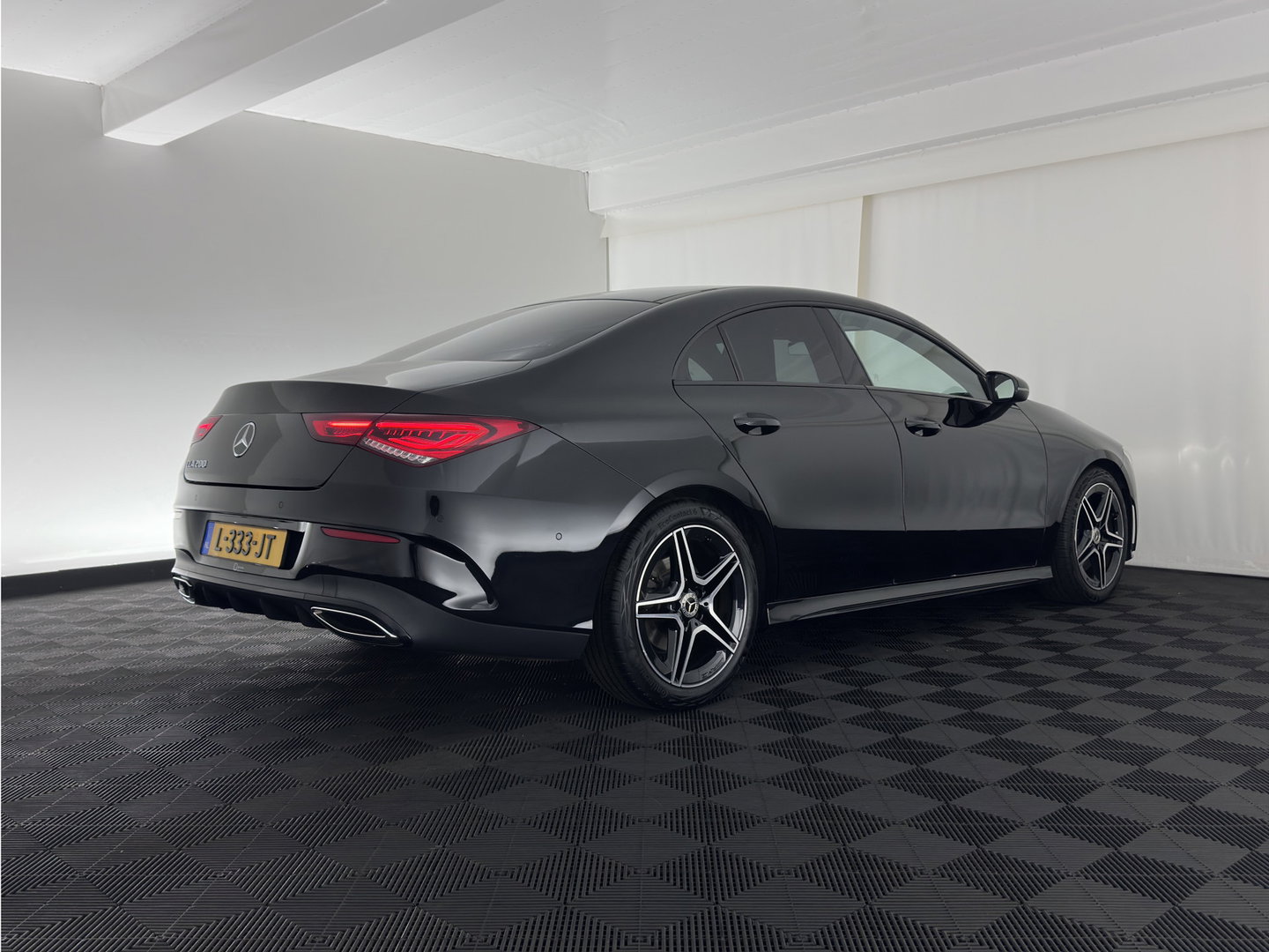 Mercedes-Benz CLA-Klasse 200 Business Solution AMG (INCL.BTW) Aut. *LEATHER-MICROFIBRE | FULL-LED | HEATED-SPORTSEATS | AMBIENT-LIGHT | DIGI-COCKPIT | DAB+ | NAVI-FULLMAP | CAMERA | PRIVACYGLASS | SHIFTPADDLES | 18''ALU*