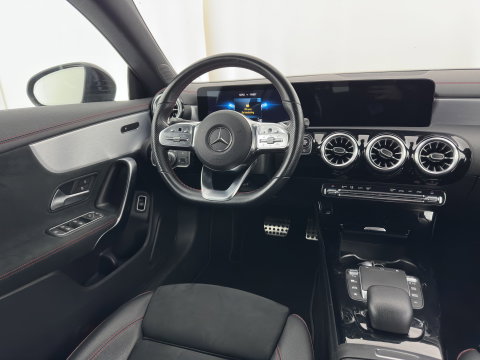 Mercedes-Benz CLA-Klasse 200 Business Solution AMG (INCL.BTW) Aut. *LEATHER-MICROFIBRE | FULL-LED | HEATED-SPORTSEATS | AMBIENT-LIGHT | DIGI-COCKPIT | DAB+ | NAVI-FULLMAP | CAMERA | PRIVACYGLASS | SHIFTPADDLES | 18''ALU*
