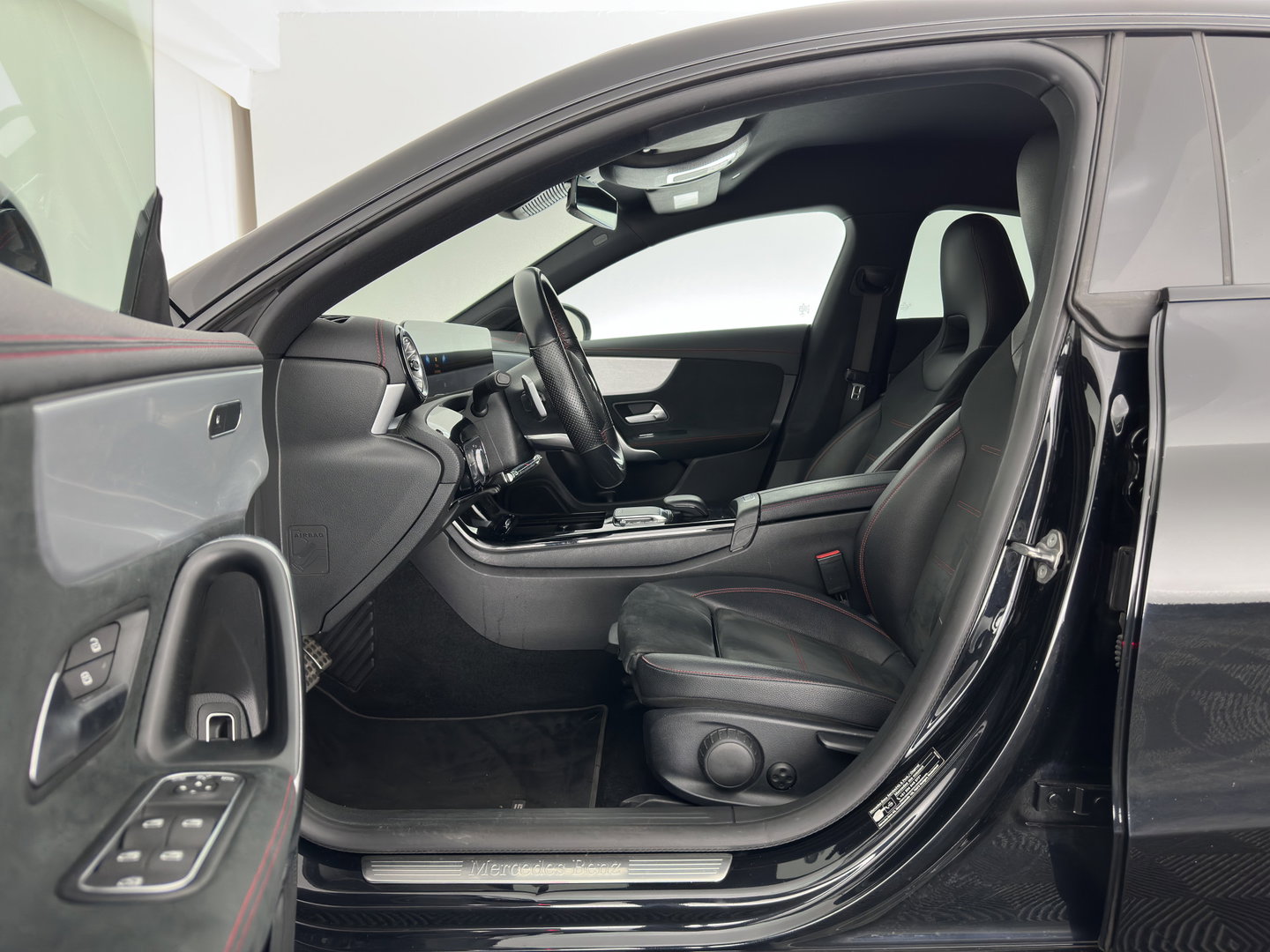 Mercedes-Benz CLA-Klasse 200 Business Solution AMG (INCL.BTW) Aut. *LEATHER-MICROFIBRE | FULL-LED | HEATED-SPORTSEATS | AMBIENT-LIGHT | DIGI-COCKPIT | DAB+ | NAVI-FULLMAP | CAMERA | PRIVACYGLASS | SHIFTPADDLES | 18''ALU*