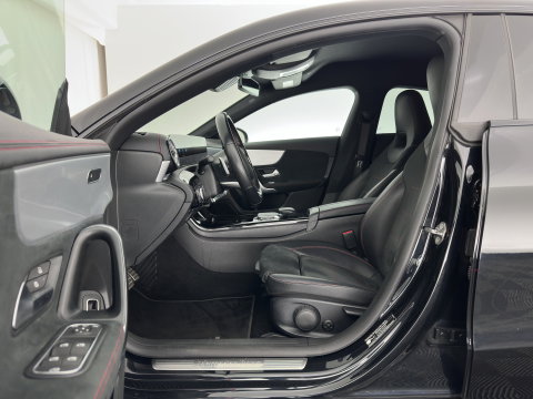 Mercedes-Benz CLA-Klasse 200 Business Solution AMG (INCL.BTW) Aut. *LEATHER-MICROFIBRE | FULL-LED | HEATED-SPORTSEATS | AMBIENT-LIGHT | DIGI-COCKPIT | DAB+ | NAVI-FULLMAP | CAMERA | PRIVACYGLASS | SHIFTPADDLES | 18''ALU*