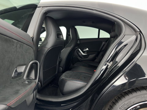 Mercedes-Benz CLA-Klasse 200 Business Solution AMG (INCL.BTW) Aut. *LEATHER-MICROFIBRE | FULL-LED | HEATED-SPORTSEATS | AMBIENT-LIGHT | DIGI-COCKPIT | DAB+ | NAVI-FULLMAP | CAMERA | PRIVACYGLASS | SHIFTPADDLES | 18''ALU*