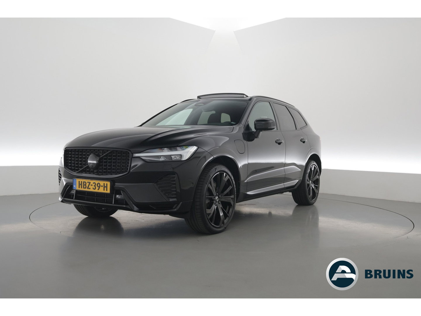 Volvo XC60 2.0 T8 Plug-in hybrid AWD Plus Black Edition | Pano | Soh 97% | Pilot Assist | H&K Audio | Mem. Stoelen |