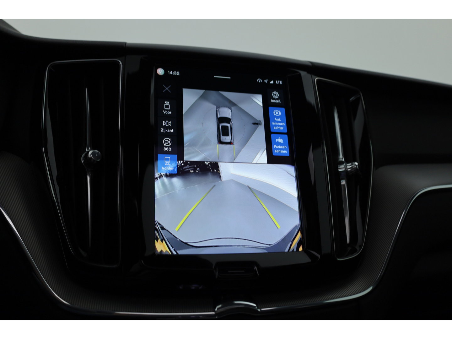 Volvo XC60 2.0 T8 Plug-in hybrid AWD Plus Black Edition | Pano | Soh 97% | Pilot Assist | H&K Audio | Mem. Stoelen |