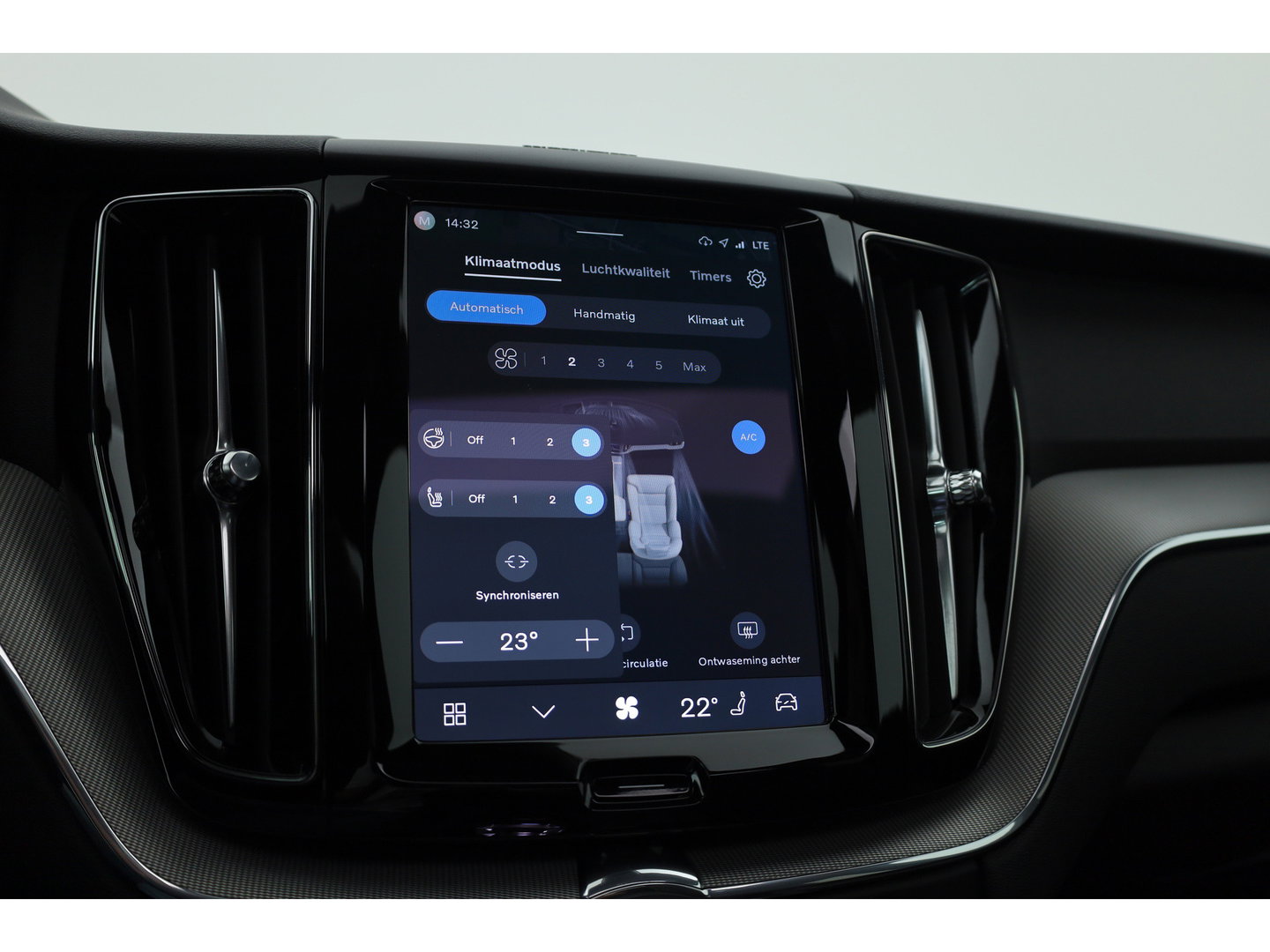 Volvo XC60 2.0 T8 Plug-in hybrid AWD Plus Black Edition | Pano | Soh 97% | Pilot Assist | H&K Audio | Mem. Stoelen |