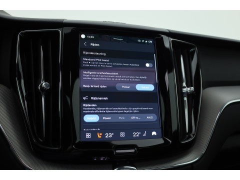 Volvo XC60 2.0 T8 Plug-in hybrid AWD Plus Black Edition | Pano | Soh 97% | Pilot Assist | H&K Audio | Mem. Stoelen |