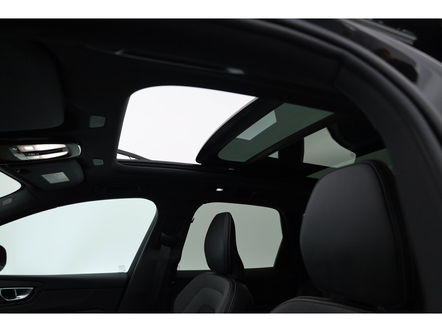Volvo XC60 2.0 T8 Plug-in hybrid AWD Plus Black Edition | Pano | Soh 97% | Pilot Assist | H&K Audio | Mem. Stoelen |