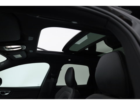 Volvo XC60 2.0 T8 Plug-in hybrid AWD Plus Black Edition | Pano | Soh 97% | Pilot Assist | H&K Audio | Mem. Stoelen |