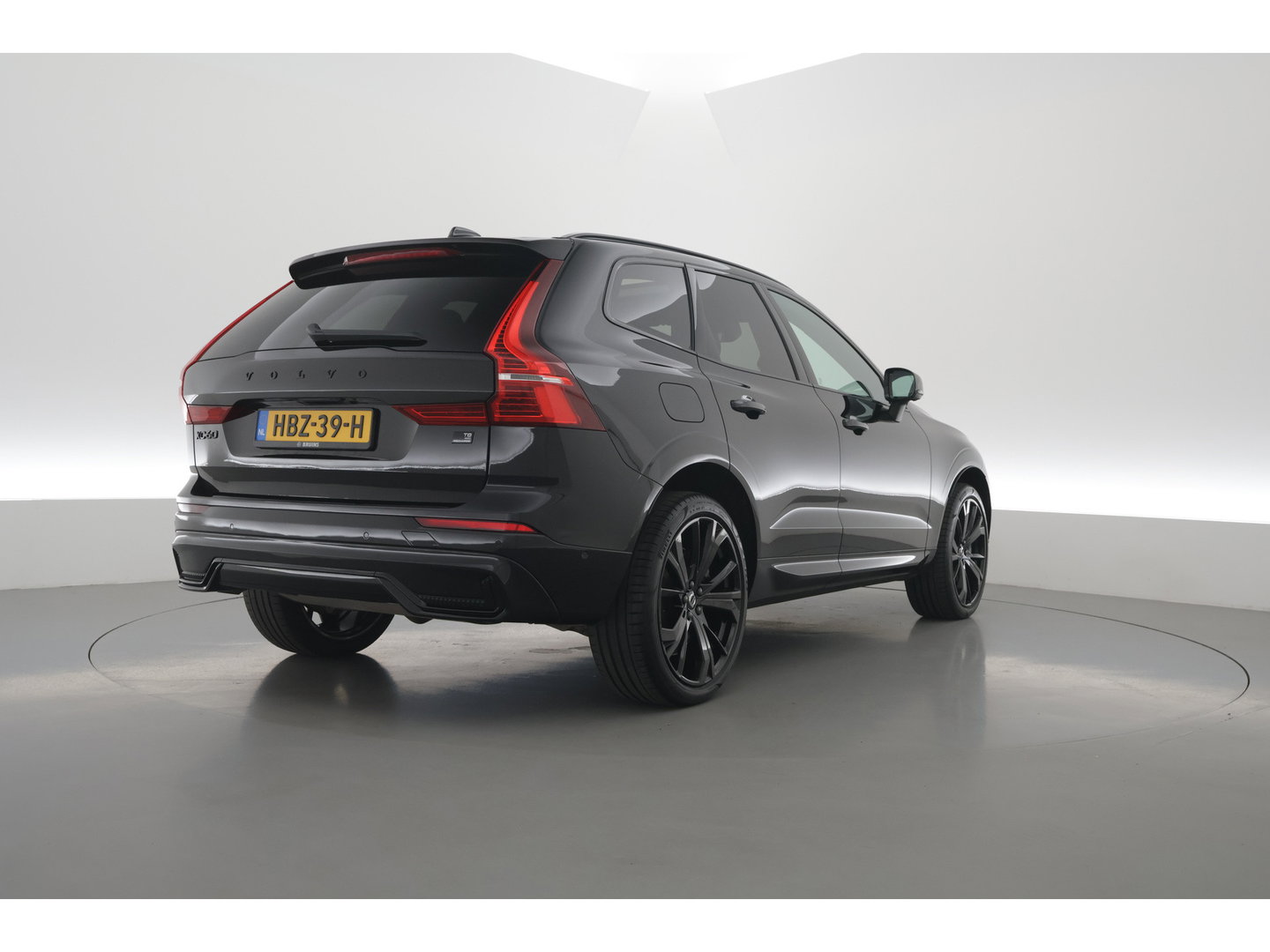 Volvo XC60 2.0 T8 Plug-in hybrid AWD Plus Black Edition | Pano | Soh 97% | Pilot Assist | H&K Audio | Mem. Stoelen |