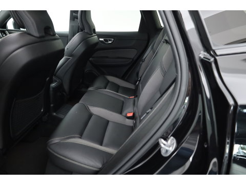 Volvo XC60 2.0 T8 Plug-in hybrid AWD Plus Black Edition | Pano | Soh 97% | Pilot Assist | H&K Audio | Mem. Stoelen |