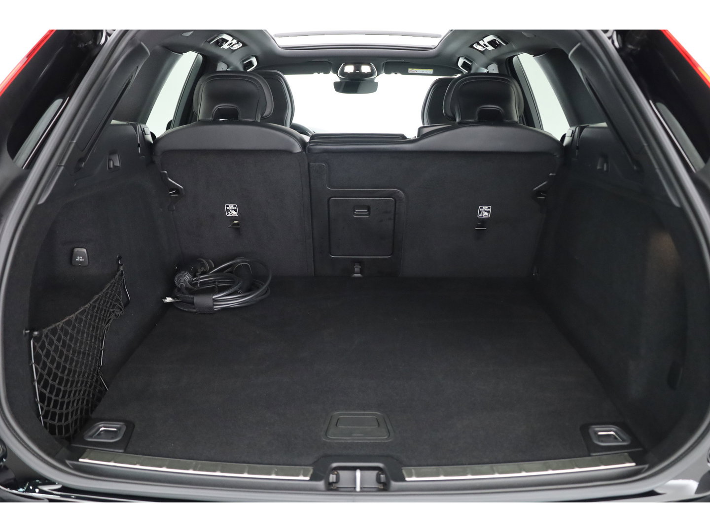 Volvo XC60 2.0 T8 Plug-in hybrid AWD Plus Black Edition | Pano | Soh 97% | Pilot Assist | H&K Audio | Mem. Stoelen |