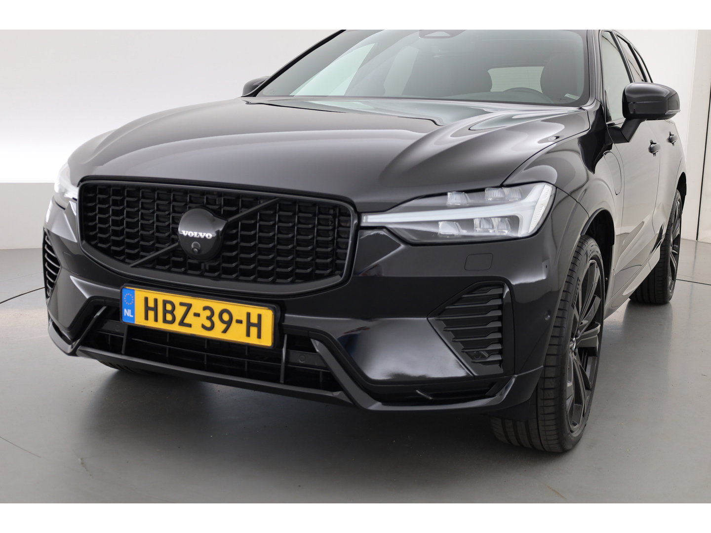 Volvo XC60 2.0 T8 Plug-in hybrid AWD Plus Black Edition | Pano | Soh 97% | Pilot Assist | H&K Audio | Mem. Stoelen |