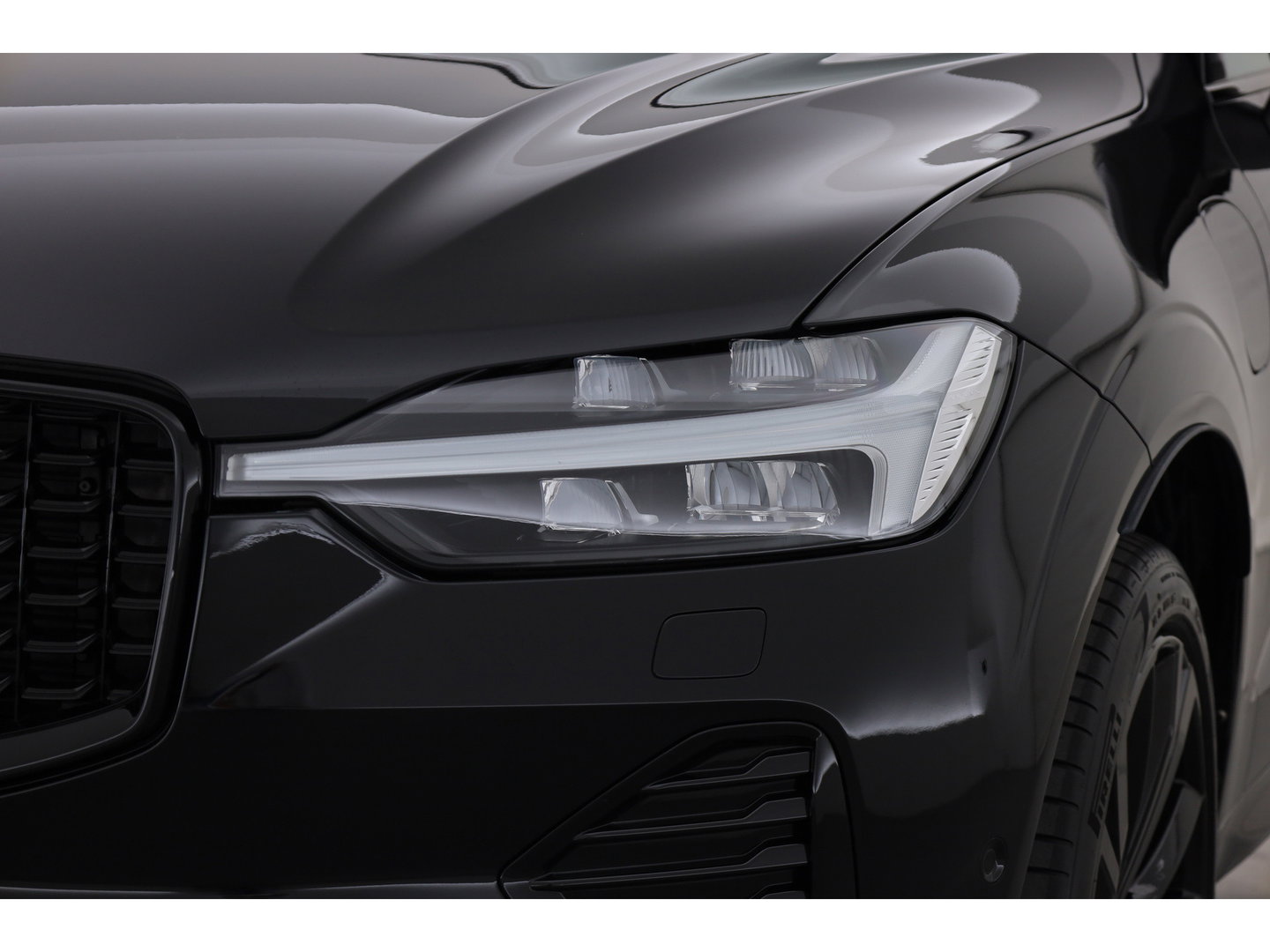 Volvo XC60 2.0 T8 Plug-in hybrid AWD Plus Black Edition | Pano | Soh 97% | Pilot Assist | H&K Audio | Mem. Stoelen |