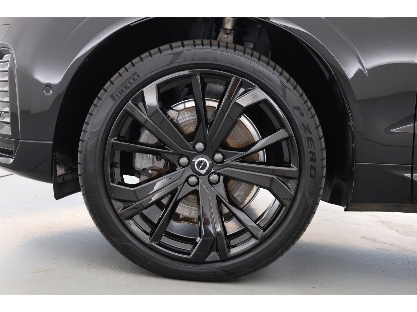 Volvo XC60 2.0 T8 Plug-in hybrid AWD Plus Black Edition | Pano | Soh 97% | Pilot Assist | H&K Audio | Mem. Stoelen |