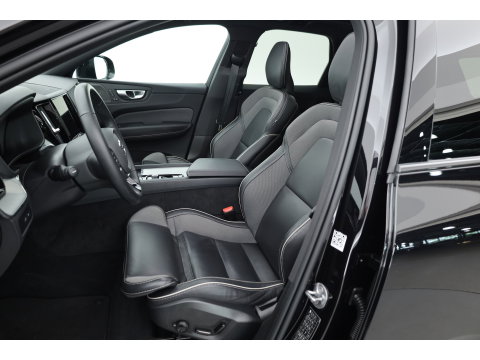 Volvo XC60 2.0 T8 Plug-in hybrid AWD Plus Black Edition | Pano | Soh 97% | Pilot Assist | H&K Audio | Mem. Stoelen |