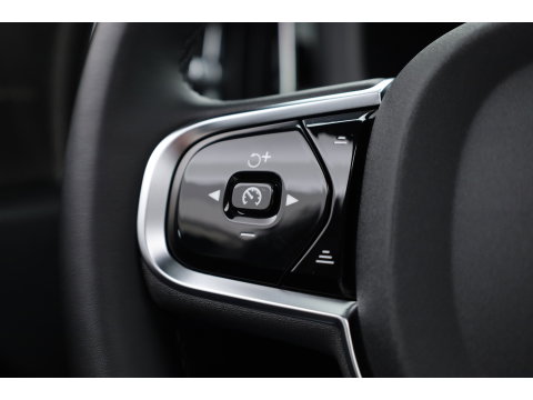 Volvo XC60 2.0 T8 Plug-in hybrid AWD Plus Black Edition | Pano | Soh 97% | Pilot Assist | H&K Audio | Mem. Stoelen |