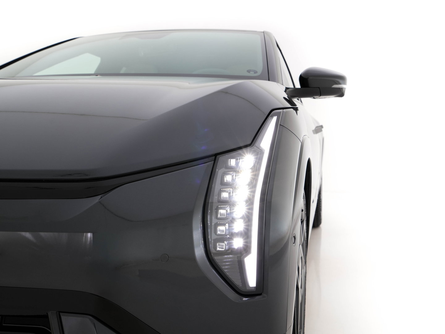 Kia EV4 GT-Line 81.4 kWh (3-Fase-11kW) { SoH-100%} Aut. *HEATPUMP | LEATHER | HARMAN/KARDON | PREMIUM-RELAX-SEATS | ADAPTIVE-LED | V2L | TOPVIEW | CARPLAY | BLINDSPOT | DIGI-COCKPIT | PRIVACY-GLASS | ECC | PDC | HEATED /VENTILATED | 19"ALU*