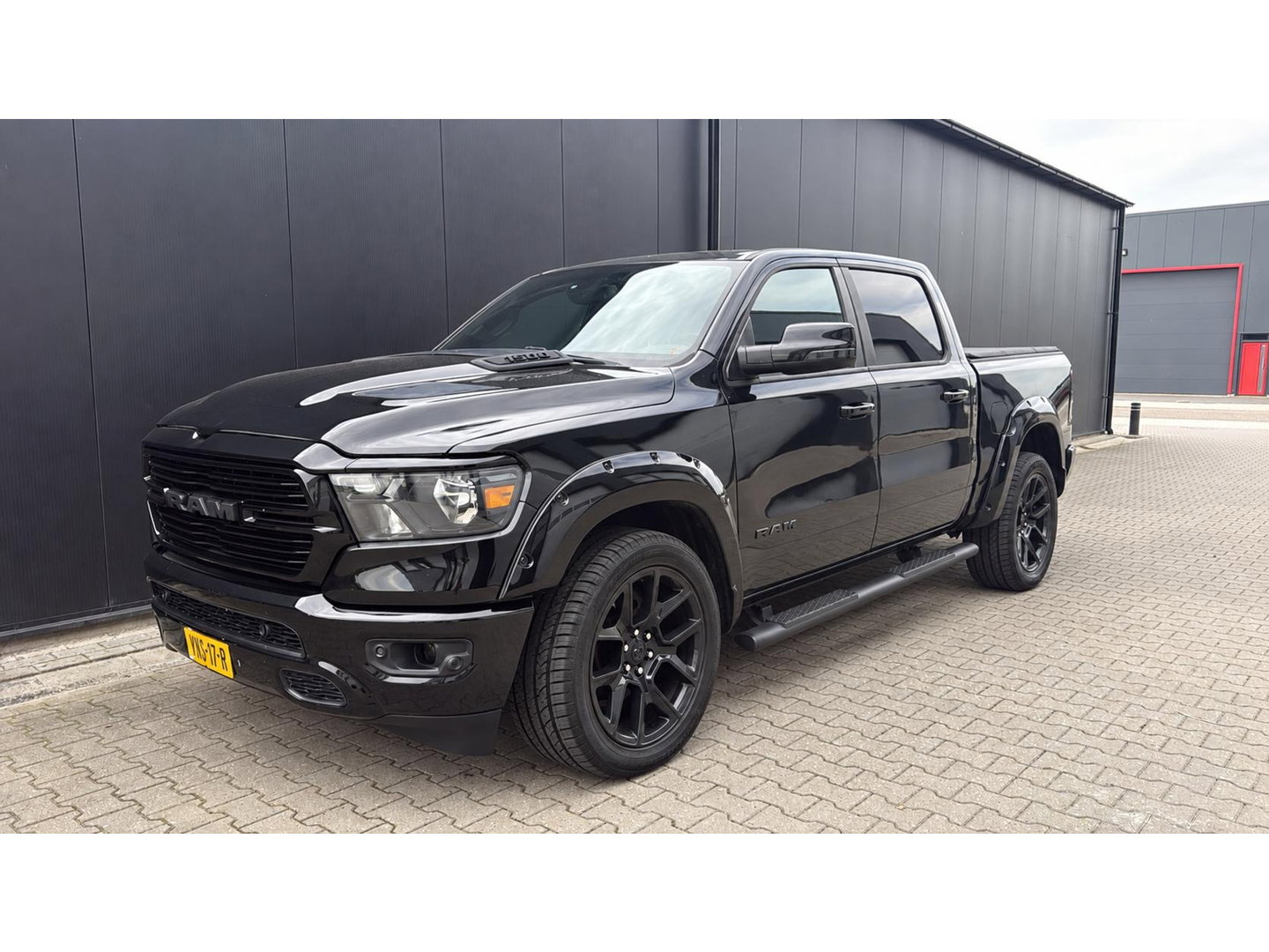 Dodge Ram 1500 4x4 Crew Cab LPG Marge (btw vrij) Blackout