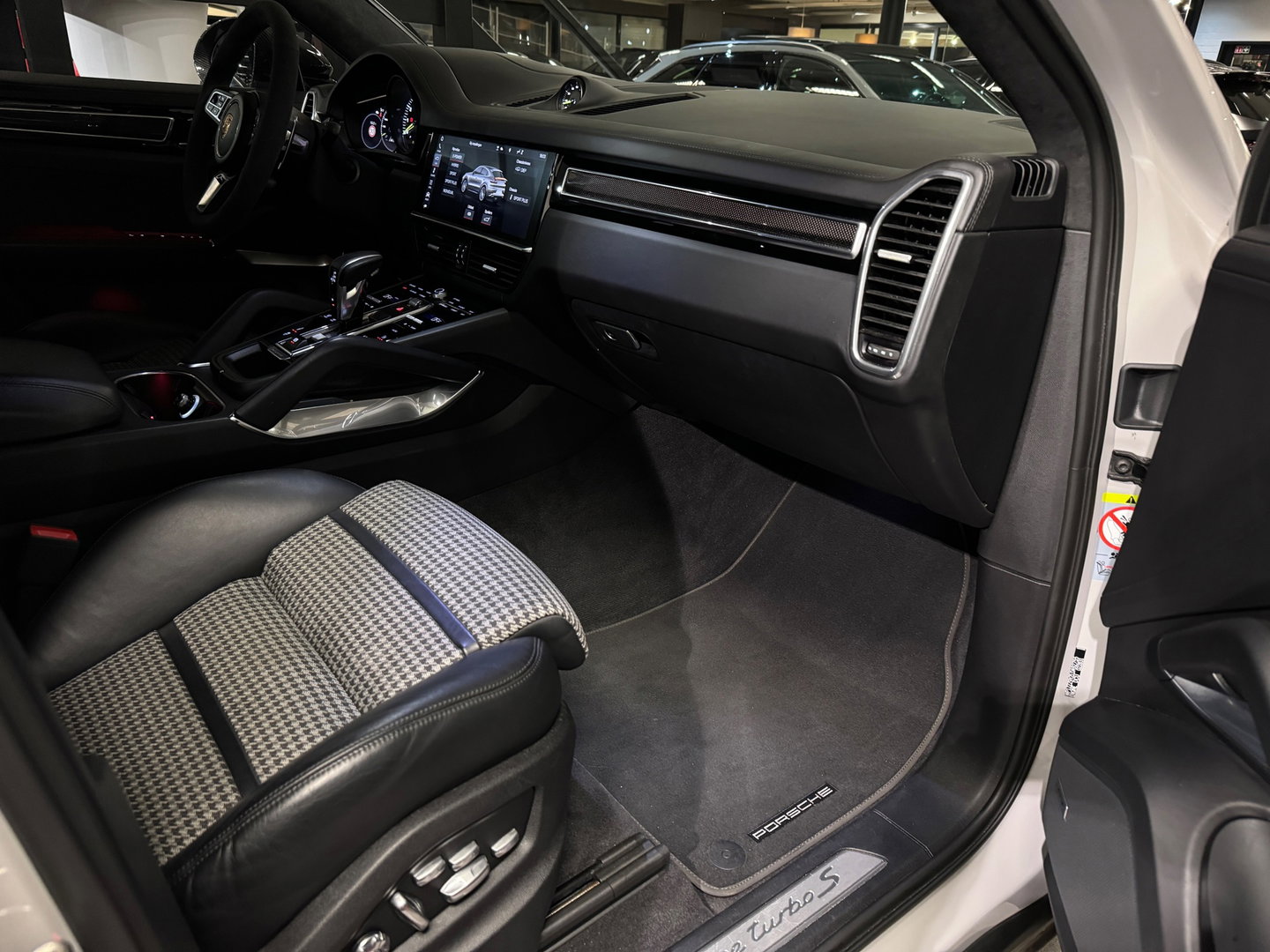 Porsche Cayenne Coupé 4.0 Turbo S E-Hybrid Full Carbon|Ceramic|Krijtgrijs