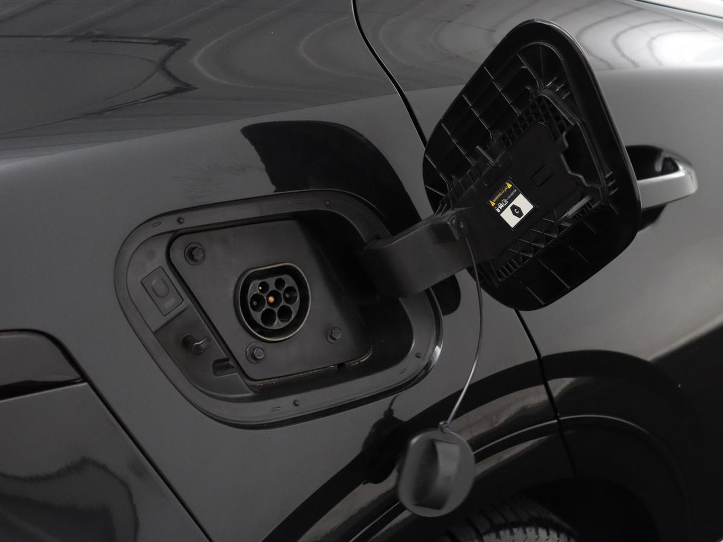 Kia Sportage 1.6 T-GDi Plug-in Hybrid AWD DynamicPlusLine | SOH 96,8% | Panorama dak | Trekhaak | Achteruitrijcamera | Apple CarPlay | Elektrisch bedienbare achterklep