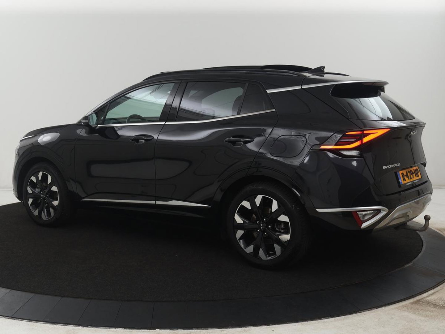 Kia Sportage 1.6 T-GDi Plug-in Hybrid AWD DynamicPlusLine | SOH 96,8% | Panorama dak | Trekhaak | Achteruitrijcamera | Apple CarPlay | Elektrisch bedienbare achterklep