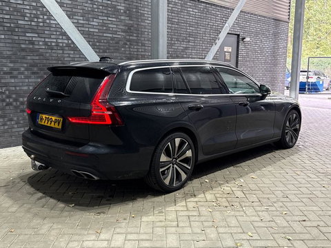 Volvo V60 2.0 T4 Momentum Pro | Harman/Kardon | Panoramadak | Trekhaak | Camera | Stoelverwarming | 19 Inch