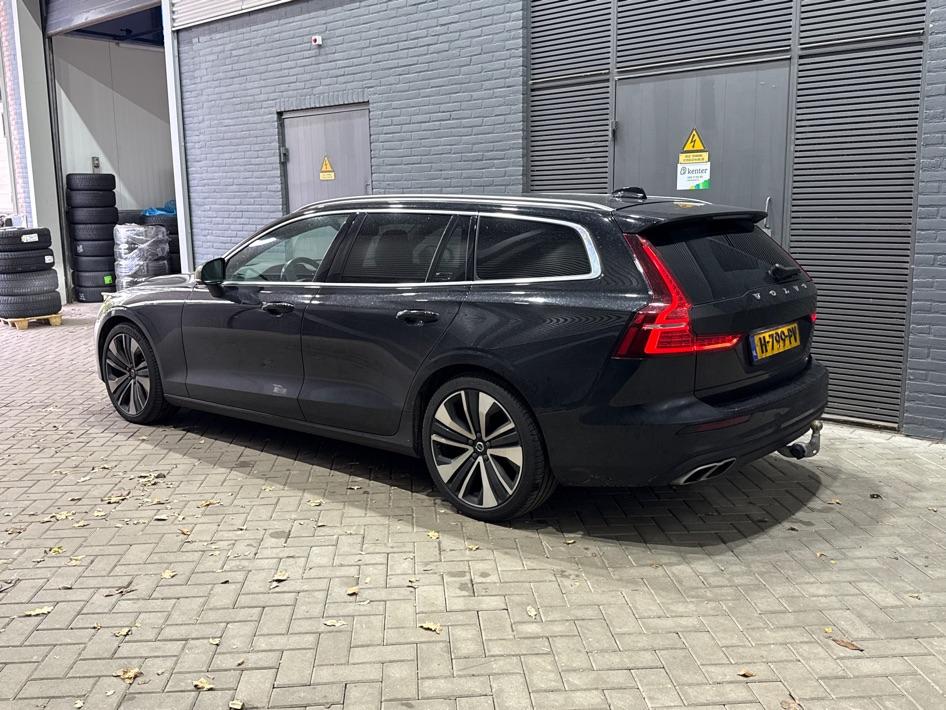 Volvo V60 2.0 T4 Momentum Pro | Harman/Kardon | Panoramadak | Trekhaak | Camera | Stoelverwarming | 19 Inch