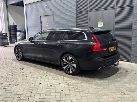 Volvo V60 2.0 T4 Momentum Pro | Harman/Kardon | Panoramadak | Trekhaak | Camera | Stoelverwarming | 19 Inch